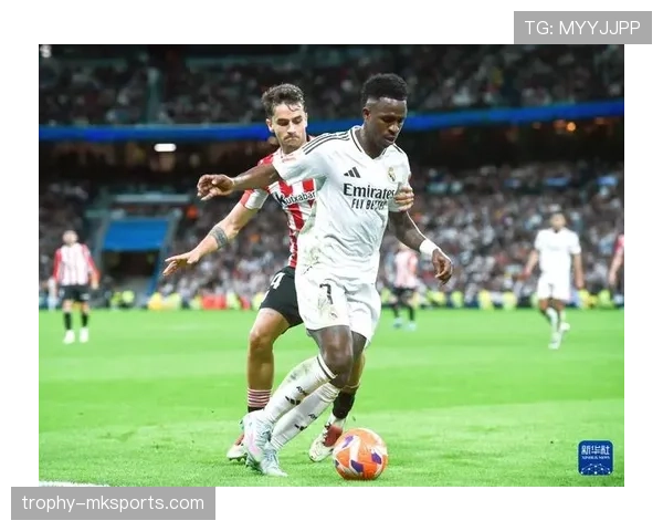 维尼修斯再遇种族歧视，足球界敦促加大反歧视力度