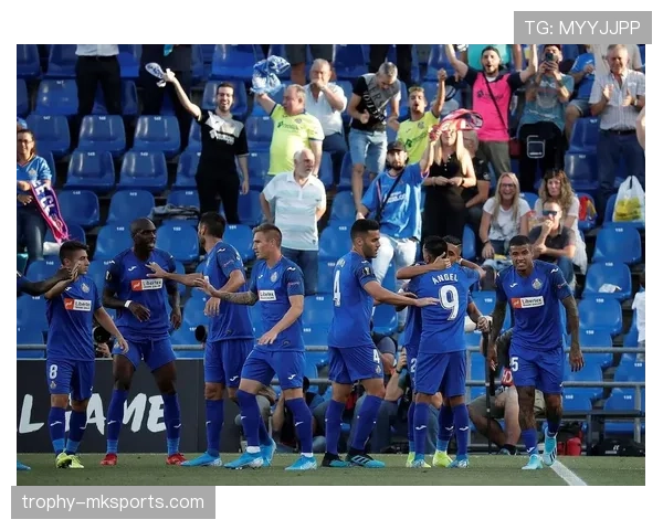 布莱克本蓝白军团状态回暖，强势表现斩获关键胜利