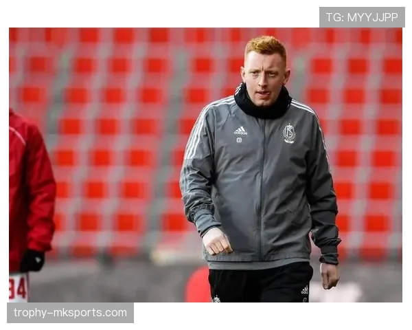 雷恩主帅独树一帜执教有方,球队新赛季强势回暖引关注 雷恩主帅独树一帜执教有方,球队新赛季强势回暖引关注