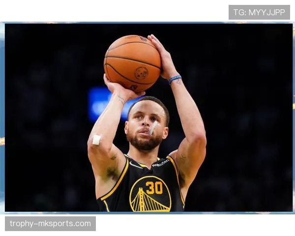 库里比上季更致命，无球跑位制造更多空位