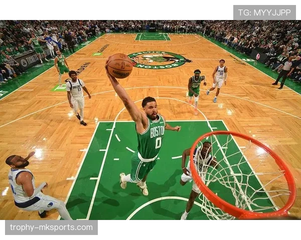 挡拆为塔图姆拉开三分空间，提升无球威胁较上季更稳