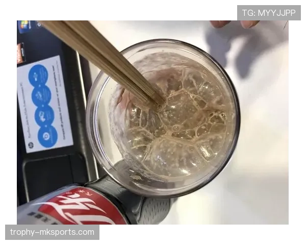 库里家冰箱里塞满蛋白粉，连饮料都是按毫升算的