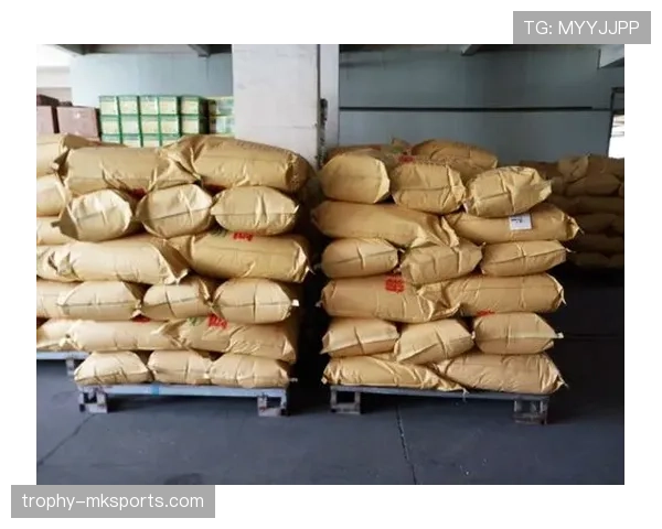 覃海洋家的冰箱里塞满了蛋白粉，连饮料都喝零卡的